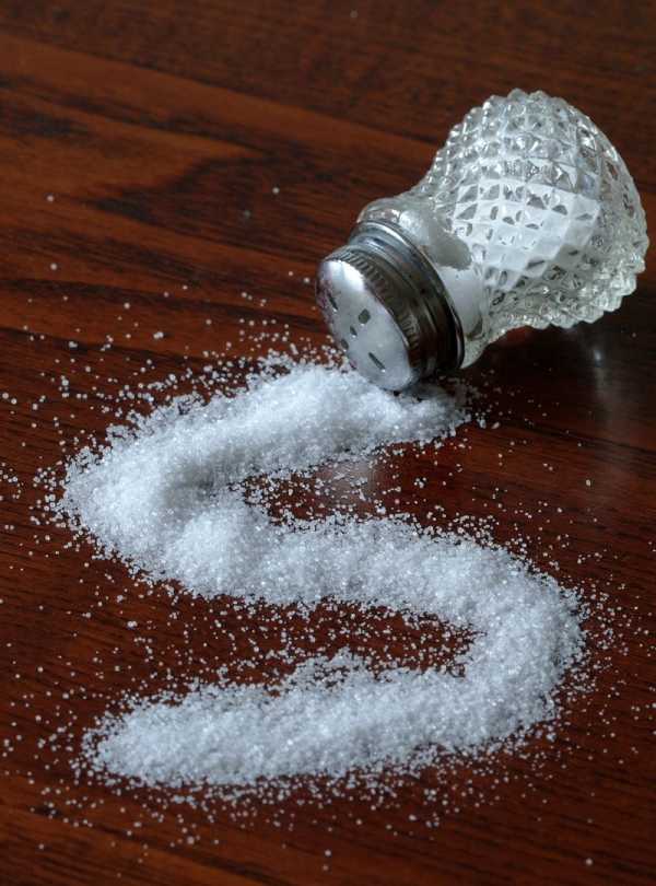Как с помощью соли снять порчу